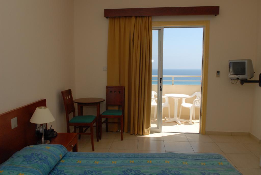 Iris Beach Hotel Protarász Szoba fotó